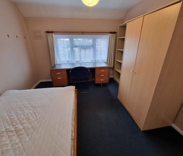 4 Bed Student Accommodation - Photo 3