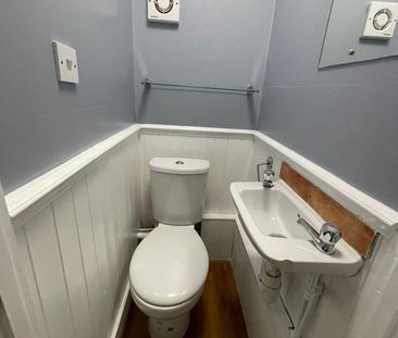 Room in a Shared House, Desford Road, E16 - Photo 2