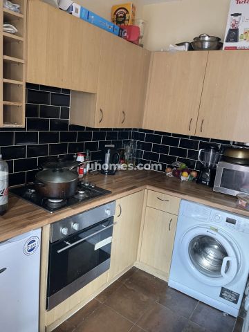 3 Bedroom, 1 Bathroom - Photo 3