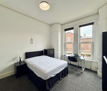 5 bedroom end of terrace house to rent - Photo 2
