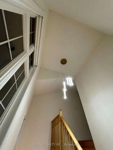 Condo Townhouse For Lease | N9255946 - Photo 4