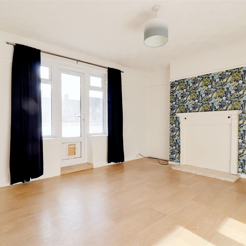2 Bedroom Flat / Apartment to let - Photo 1