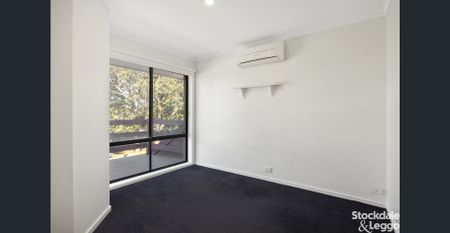 3 Bedroom Townhouse – Walk to Shops, Cafés & Beach - Photo 4