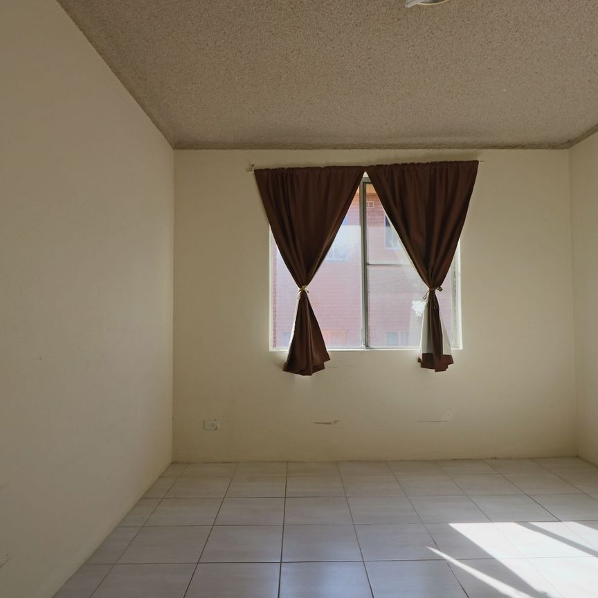 TIDY THREE BEDROOM UNIT IN FAIRFIELD - Photo 1