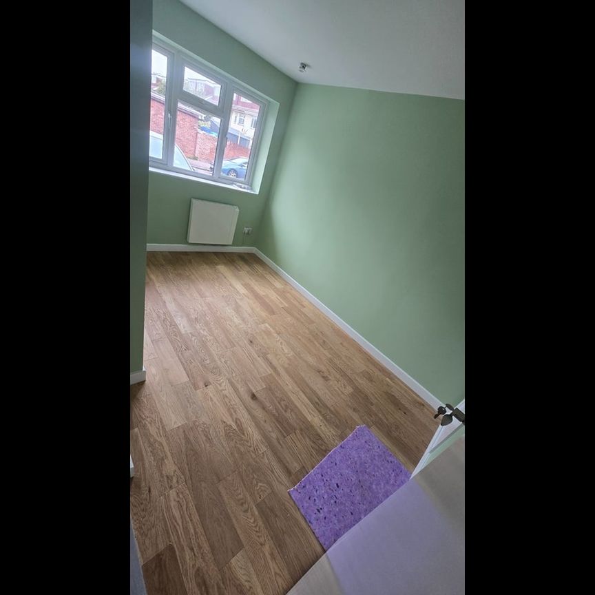 Room in a Shared House, Atkinson Road, E16 - Photo 1