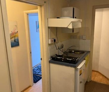 1 Bed Flat, Sheldrick Close, SW19 - Photo 6