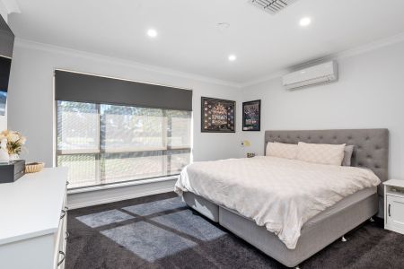 Renovated home complete with split systems and solar panels - Photo 4