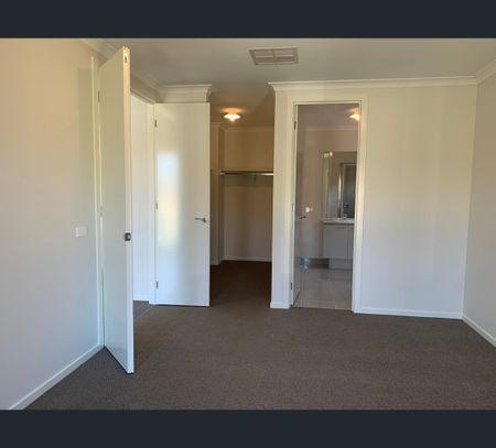 20 Bowral Avenue, Point Cook, Vic 3030 - Photo 5