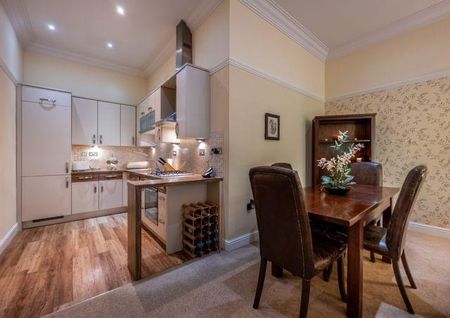 3 bedroom flat to rent - Photo 3