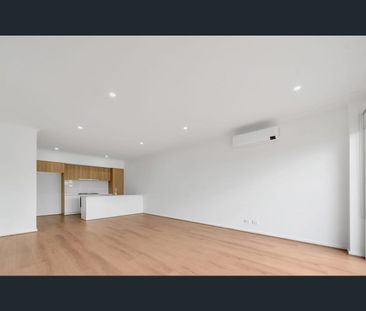 Modern 3-Bedroom Townhouse in Prime Point Cook Location - Photo 2