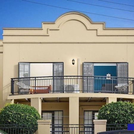 STROLL TO CAFES, RESTAURANTS OR POPULAR BEACH - Photo 4