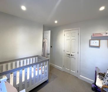 De Lara Way, Woking - 3 bedrooms Property for lettings - Seymours - Photo 3