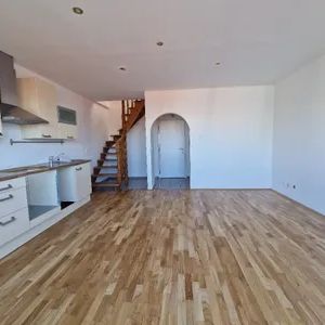 Dachgeschosswohnung auf 3 Ebenen mit Balkon, Terrasse & Dachterrasse! - Photo 2