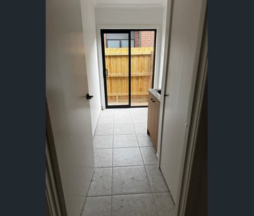BRAND NEW - $550 PW AVAIL NOW - Photo 5