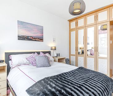 2 Bed Flat, Dalling Road, W6 - Photo 4
