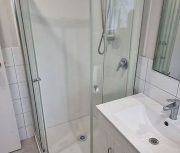 Sunny deck near Sunnyvale station - Photo 5