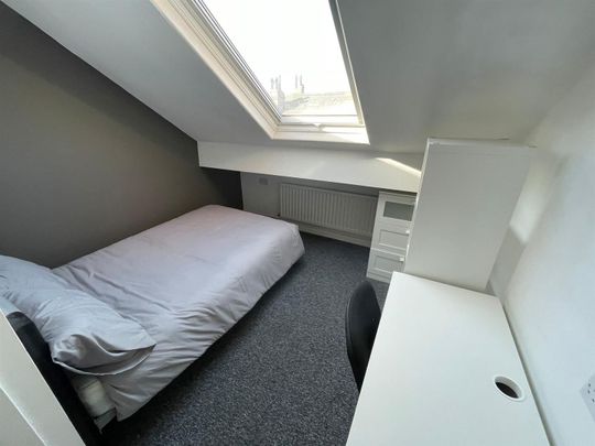 Headingley Mount, Headingley, LS6 3EW, Leeds - Photo 1