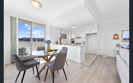 Immaculate Air-Conditioned Two-Bedroom Apartment with Two Bathrooms, Two Balconies and Single Car Space! - Photo 2