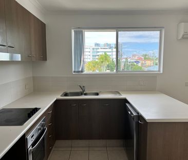 6/145 High Street, 4215, Southport Qld - Photo 6