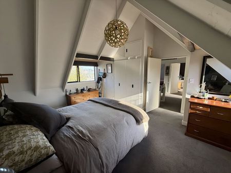 Huge 4 Bedroom Furnished Home - Photo 2