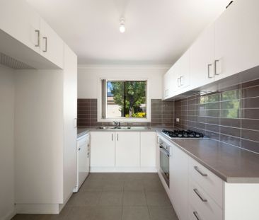 One Bedroom Townhouse With Low Maintenance Courtyard - Photo 2