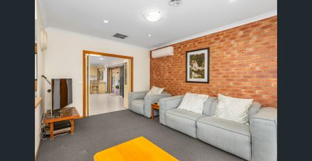 Spacious Family Home Opposite Altona Meadows Reserve - Photo 2