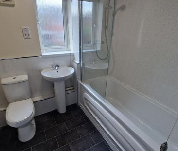 2 bedroom semi-detached house to rent - Photo 5