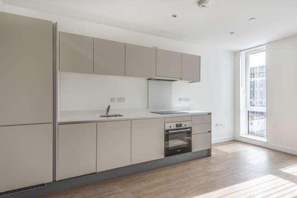 Royal Winchester House, Bracknell, RG12 - Photo 1