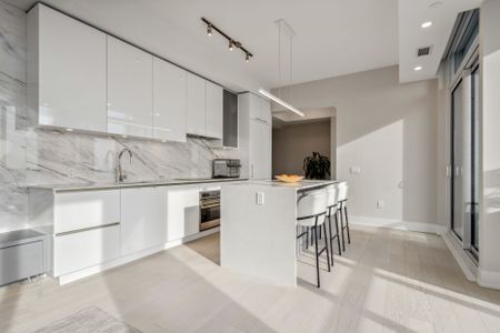 For Lease - 1 Yorkville Avenue Unit# 5405, Toronto, Ontario - Photo 3