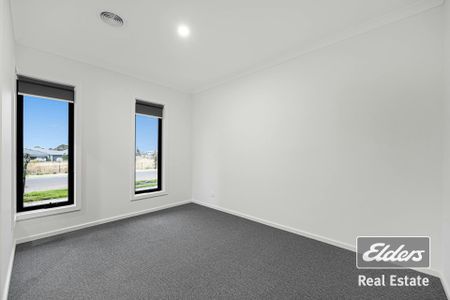 Beautiful Brand new Home in the Heart of Thornhill Park!! - Photo 5