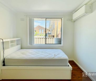 Bright & Spacious Family Home in Sought-After Girraween Location - Photo 4