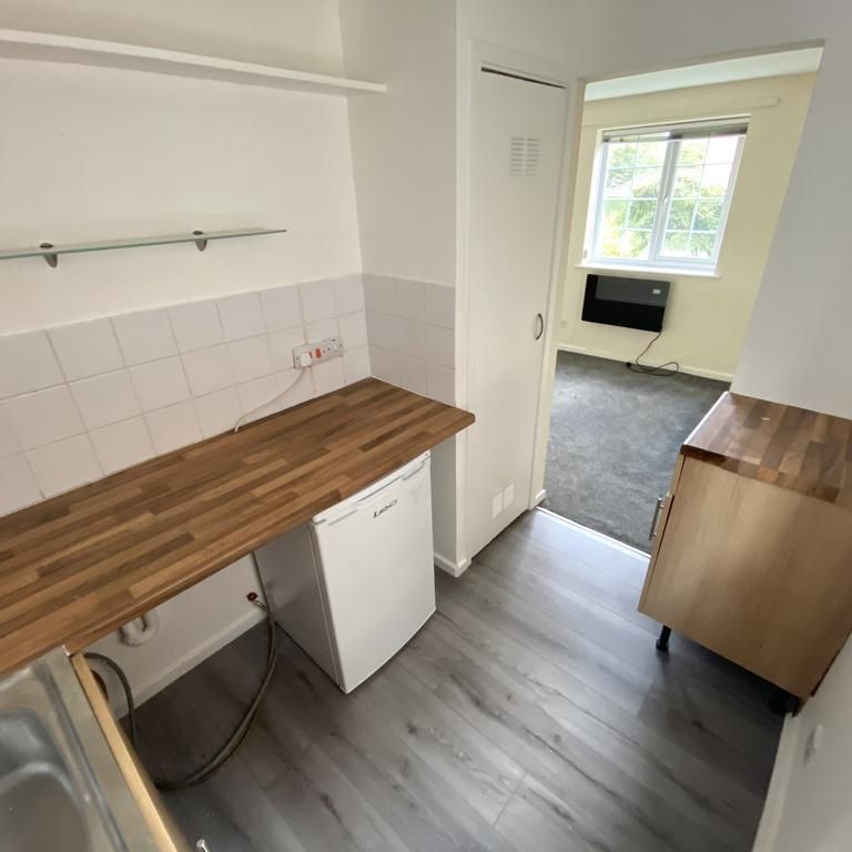 Studio to rent - Photo 1