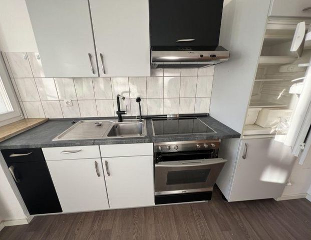 2-Zimmer-Wohnung - Einbauküche - Erdgeschoss - Balkon - Aufzug - Dachboden/Keller - Photo 1