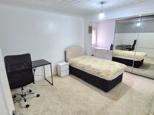Rose Hill Avenue, 18, Blackburn, BB1 1YW, Lancashire - Photo 1