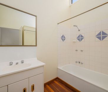 CENTRALLY LOCATED TWO LEVEL APARTMENT - Photo 4