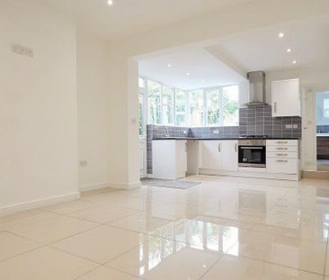 3 bedroom end of terrace house to rent - Photo 1