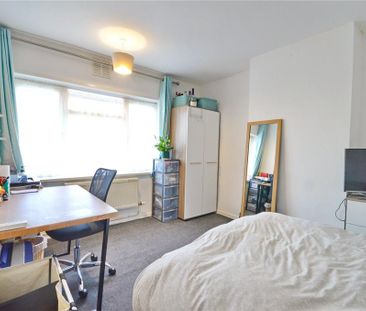 4 bedroom semi-detached house to rent - Photo 2