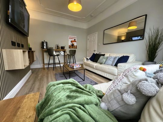 4 Bed Terraced House, Blantyre Road, L15 - Photo 1