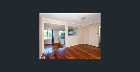 NEAT FAMILY HOME! - Photo 4