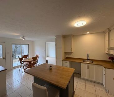 GRAND 4 1/2 RÉNOVÉ - 1 MOIS GRATUIT - DISPO 1er MAI - REZ-DE-CHAUSS... - Photo 1