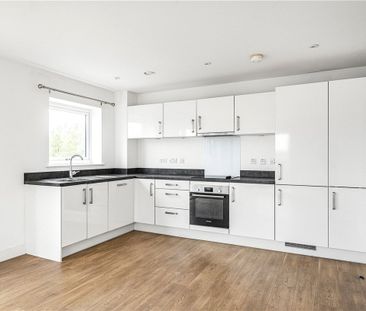 Modern two bedroom and two bathroom upper floor apartment, - Photo 6