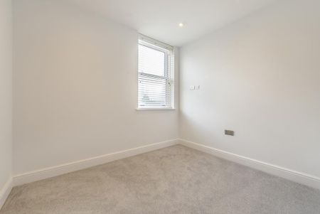 3 bedroom flat to rent - Photo 4