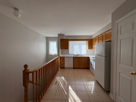 For Lease - 1128 Dundas Street Unit# 5, Mississauga, Ontario - Photo 2