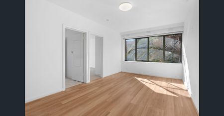 Elevated and sun filled Living - Photo 2