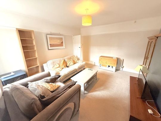 3 bedroom flat to rent - Photo 1