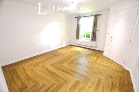 3 bedroom house to rent Kirby Drive, Essex, Colchester, CO4 - Photo 3