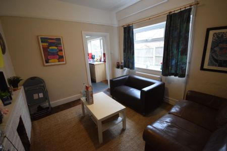 To Rent Talbot Road, Winton, Bournemouth, BH9 £2,400 pcm Tenancy Info - Photo 2