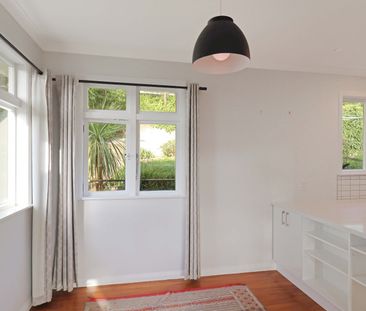 Sunny 3-Bedroom Home with Views in Island Bay - Photo 2