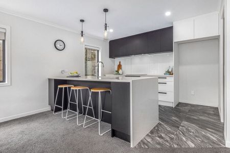 Modern 4BR Family Home in Tawa - Photo 3