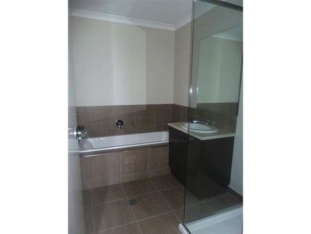 MODERN HOME IN A QUIET ESTABLISHED ESTATE - Photo 5